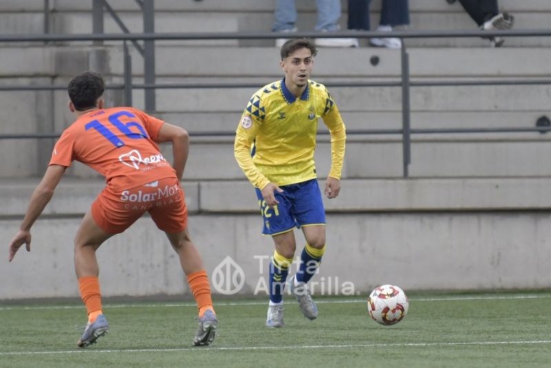 2-0: El filial trabaja duro para volver a la cúspide del grupo canario