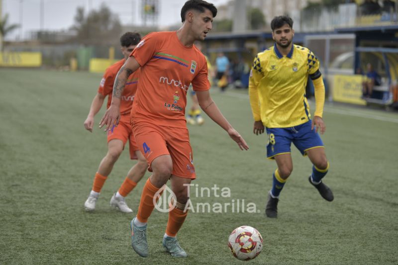 2-0: El filial trabaja duro para volver a la cúspide del grupo canario