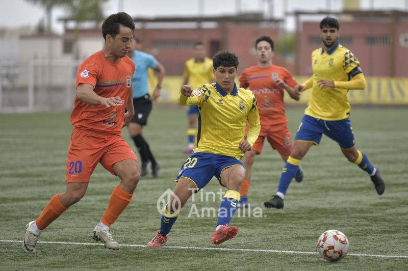 2-0: El filial trabaja duro para volver a la cúspide del grupo canario