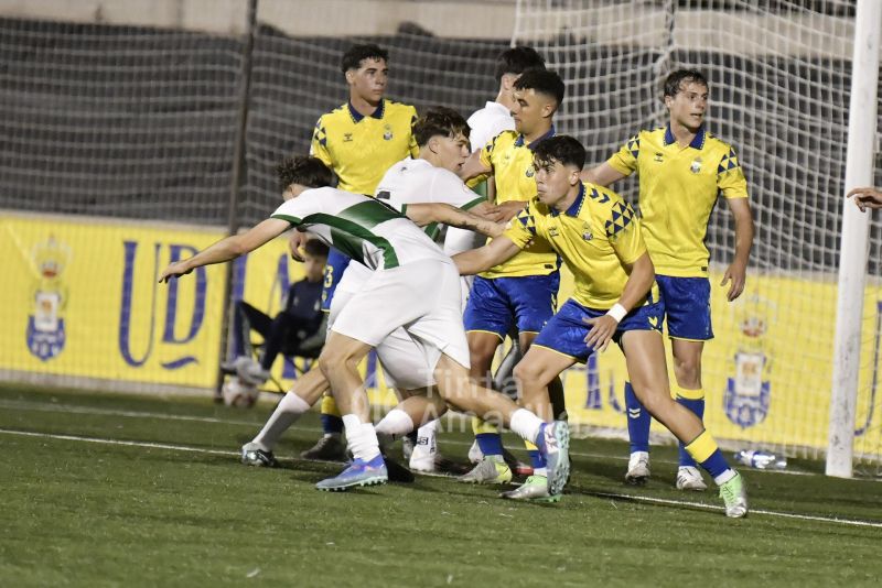 2-1: La UD tumba al Elche con el último zambombazo de Arturo