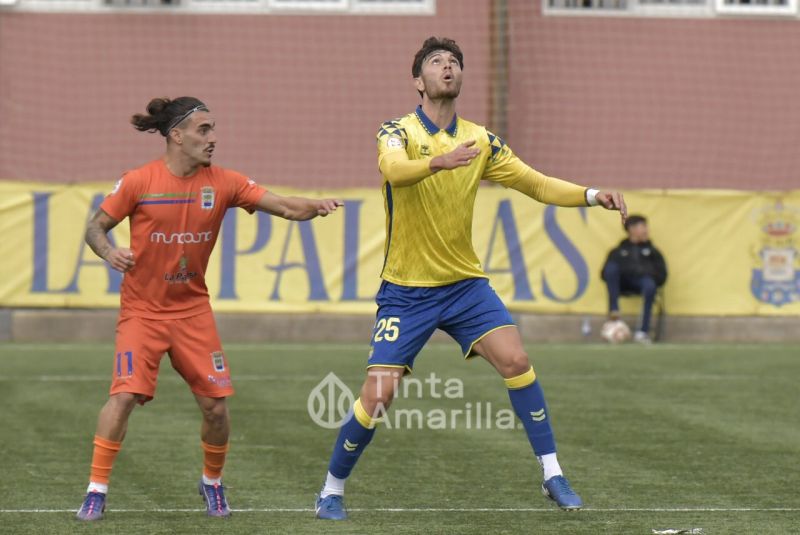 2-0: El filial trabaja duro para volver a la cúspide del grupo canario