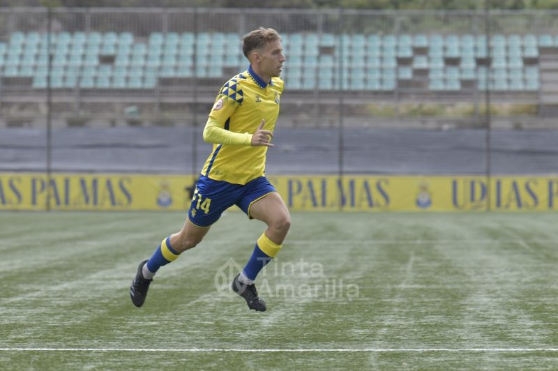 2-0: El filial trabaja duro para volver a la cúspide del grupo canario