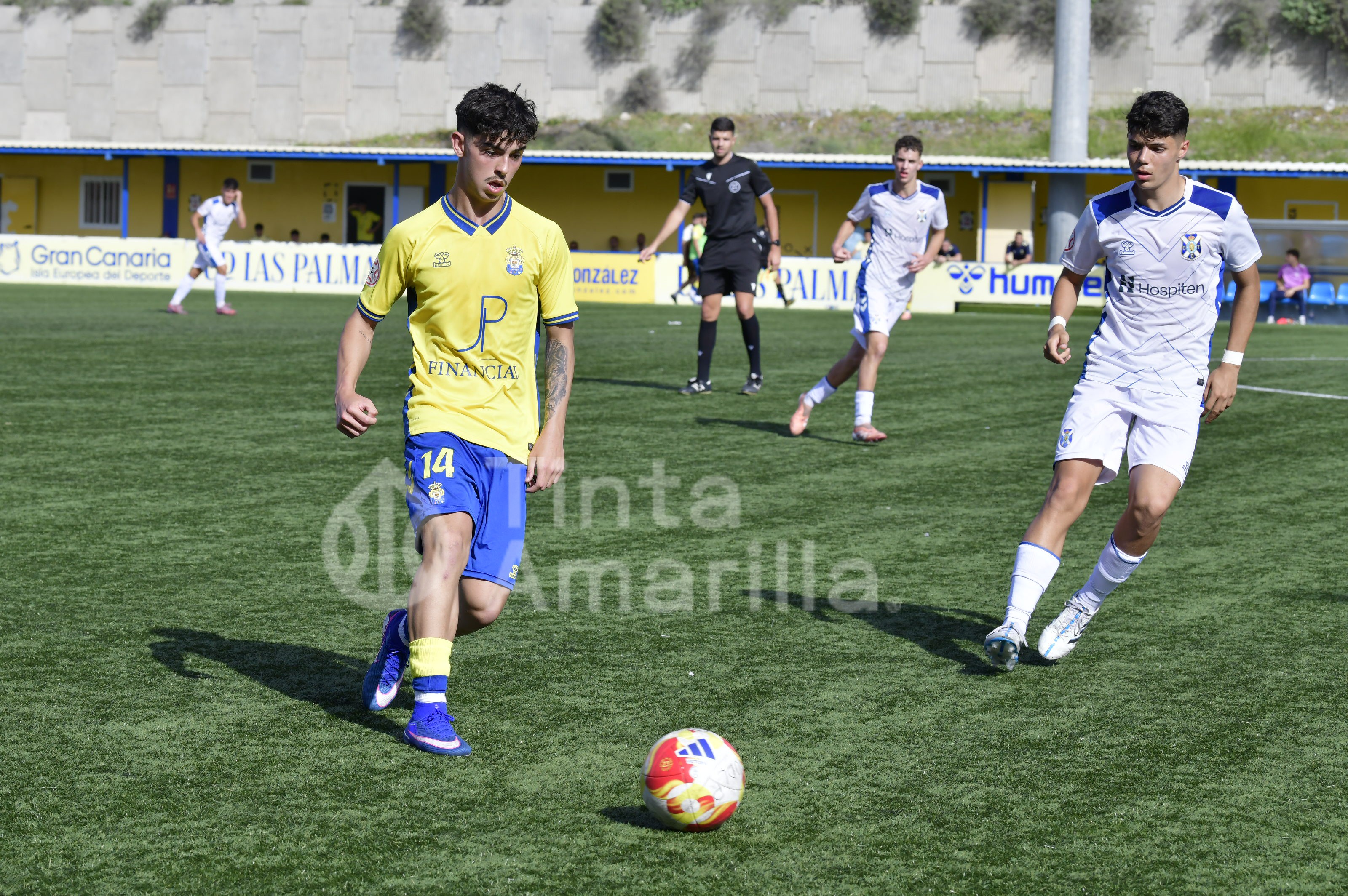 2-1: Las Palmas tumba al Tenerife en el 93 y da otro paso hacia el título canario