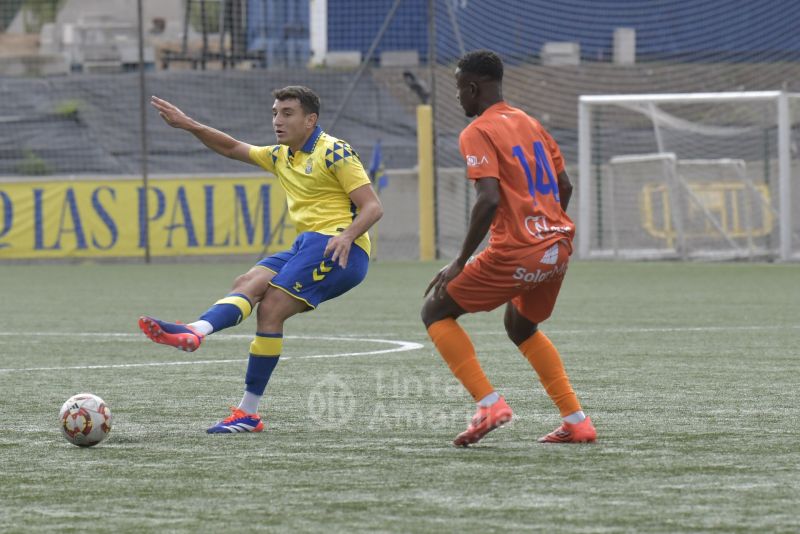 2-0: El filial trabaja duro para volver a la cúspide del grupo canario