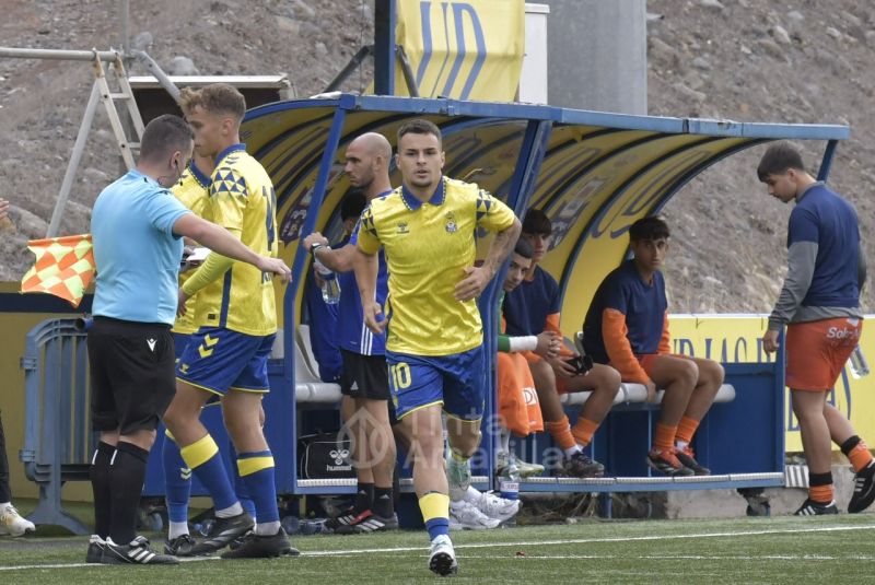 2-0: El filial trabaja duro para volver a la cúspide del grupo canario