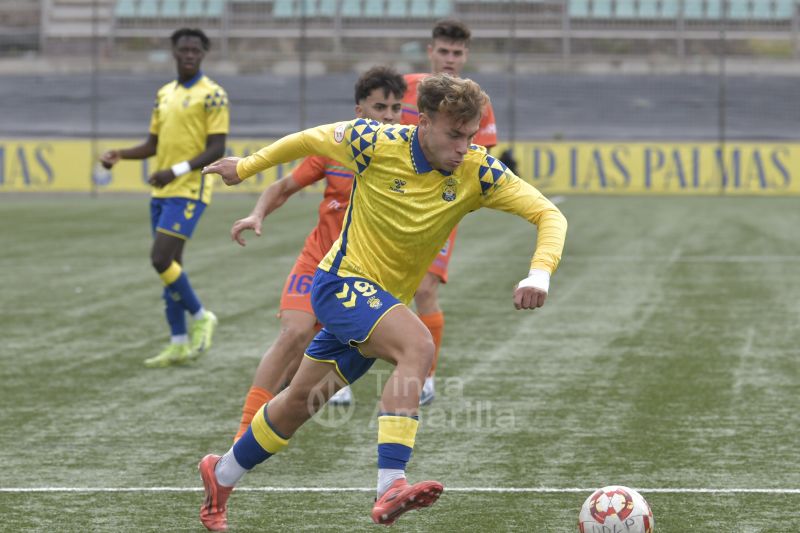 2-0: El filial trabaja duro para volver a la cúspide del grupo canario