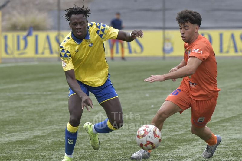 2-0: El filial trabaja duro para volver a la cúspide del grupo canario