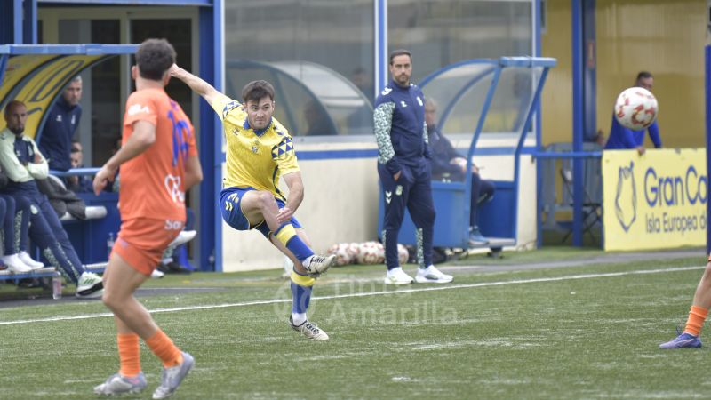 2-0: El filial trabaja duro para volver a la cúspide del grupo canario