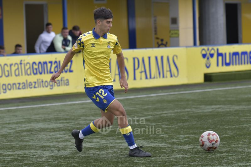 2-0: El filial trabaja duro para volver a la cúspide del grupo canario