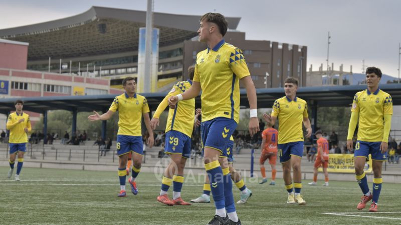 2-0: El filial trabaja duro para volver a la cúspide del grupo canario