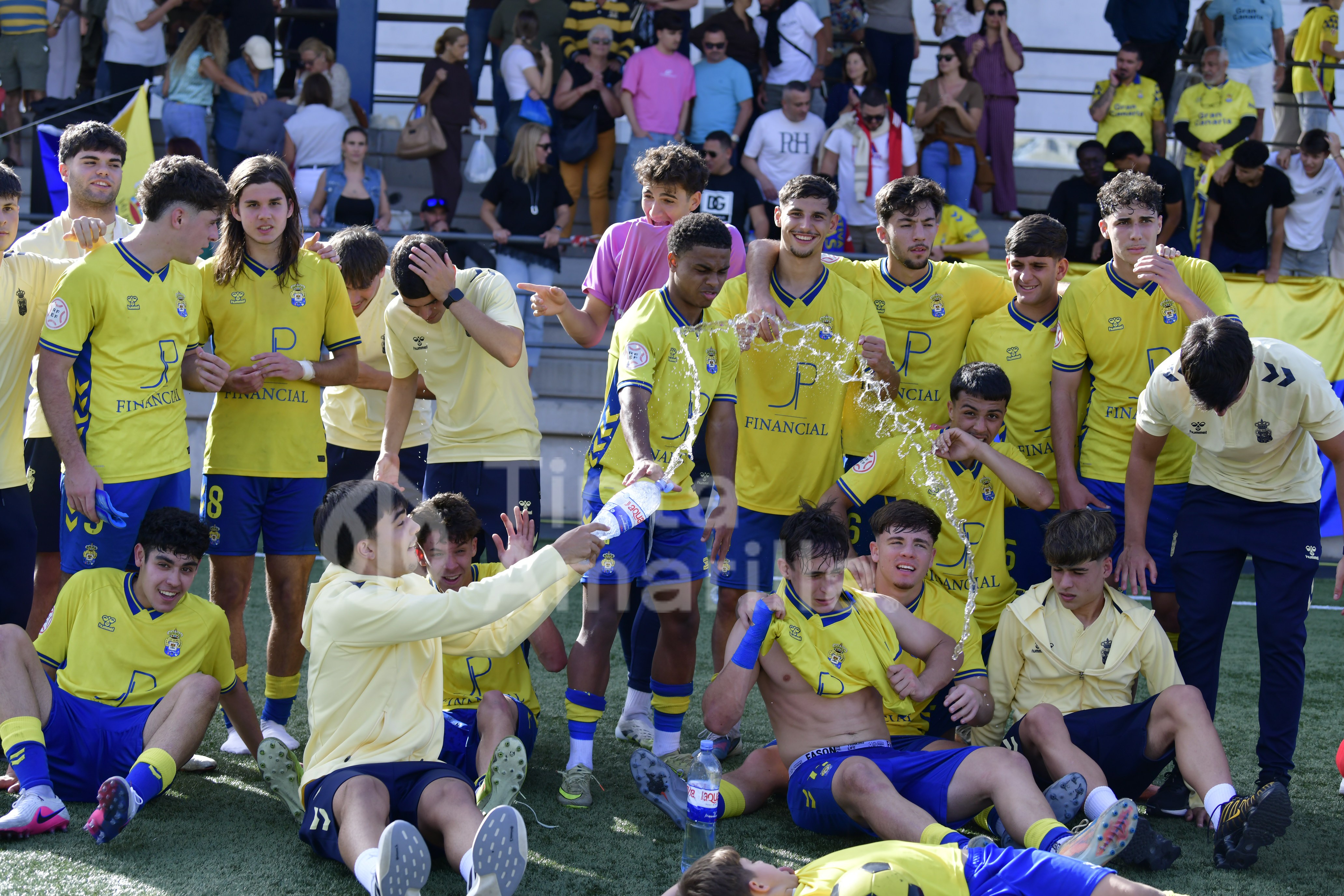 2-1: Las Palmas tumba al Tenerife en el 93 y da otro paso hacia el título canario
