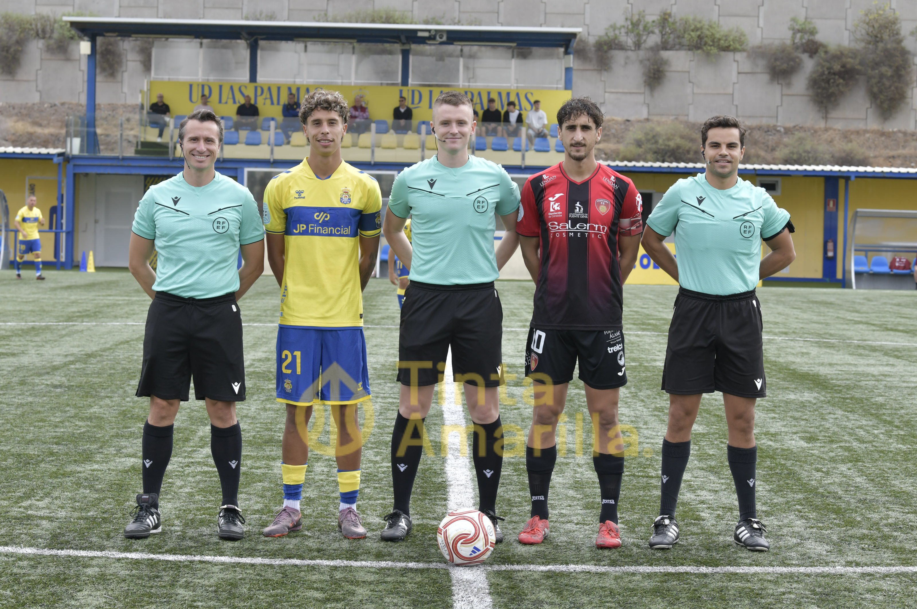 1-2: Las Palmas Atlético perdona y el Puente Genil castiga