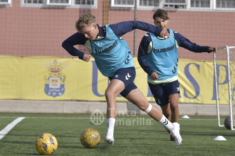 Fotos: Las Palmas C vuelve al Anexo contra el Lomo Blanco
