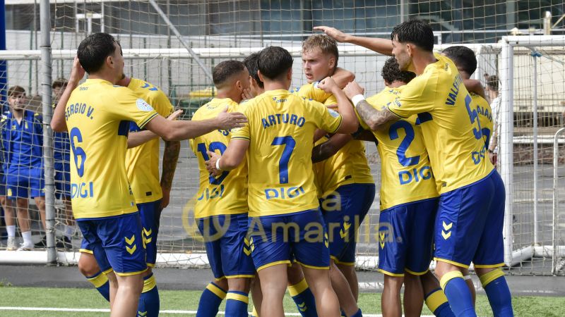 1-2: Las Palmas Atlético perdona y el Puente Genil castiga