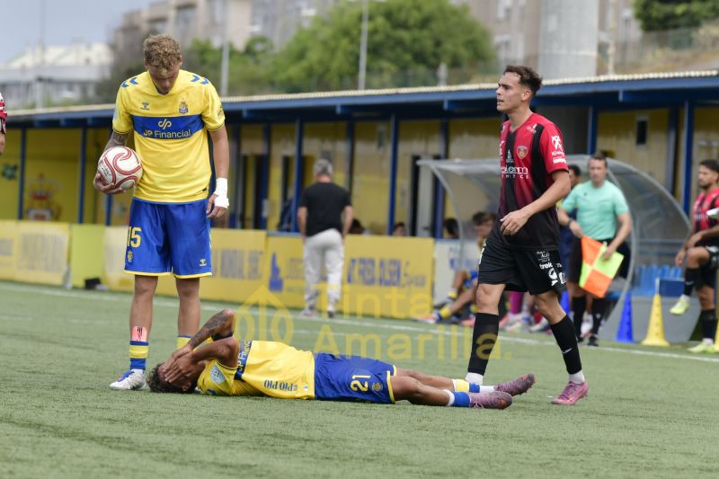 1-2: Las Palmas Atlético perdona y el Puente Genil castiga