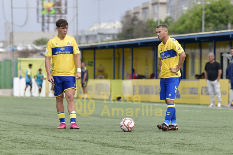 1-2: Las Palmas Atlético perdona y el Puente Genil castiga