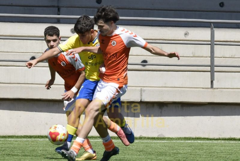 Fotos: El juvenil de la UD vence 2-0 y se aproxima un poco más a su objetivo