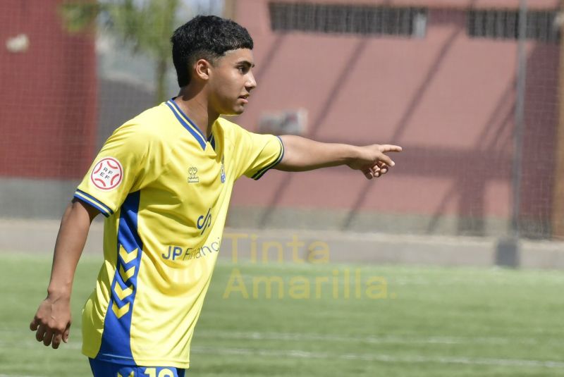 Fotos: El juvenil de la UD vence 2-0 y se aproxima un poco más a su objetivo