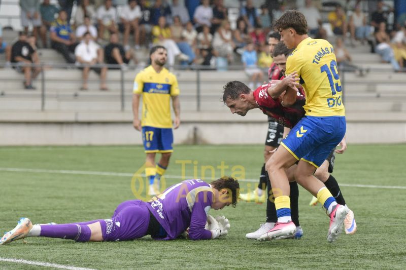 1-2: Las Palmas Atlético perdona y el Puente Genil castiga
