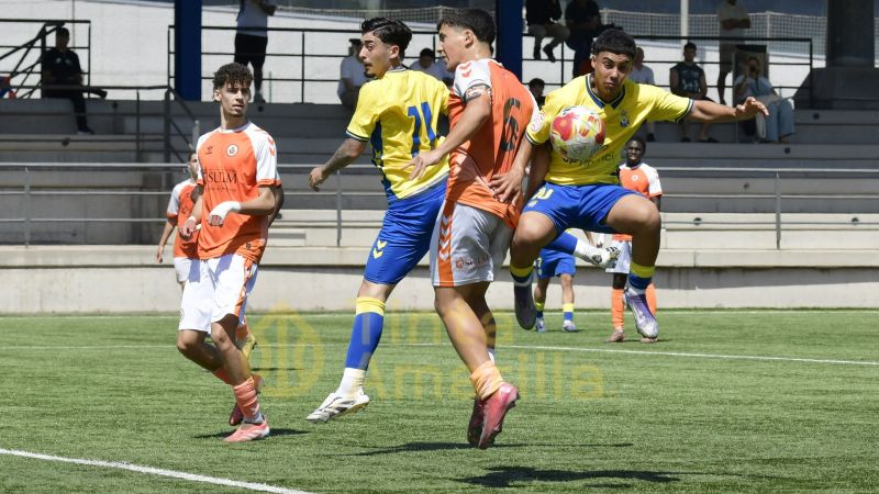 Fotos: El juvenil de la UD vence 2-0 y se aproxima un poco más a su objetivo