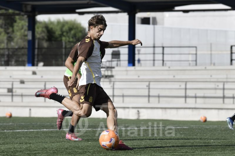 Fotos: Las Palmas C se prepara para un domingo acalorado