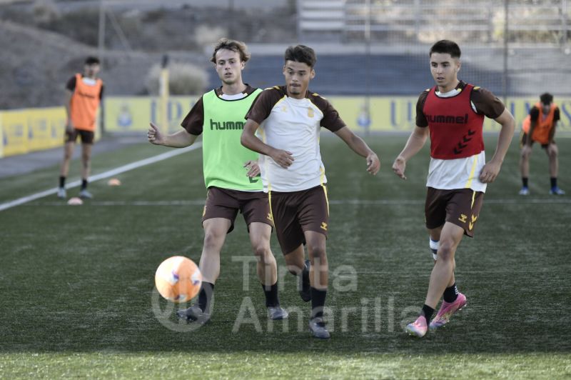 Fotos: Las Palmas C se prepara para un domingo acalorado