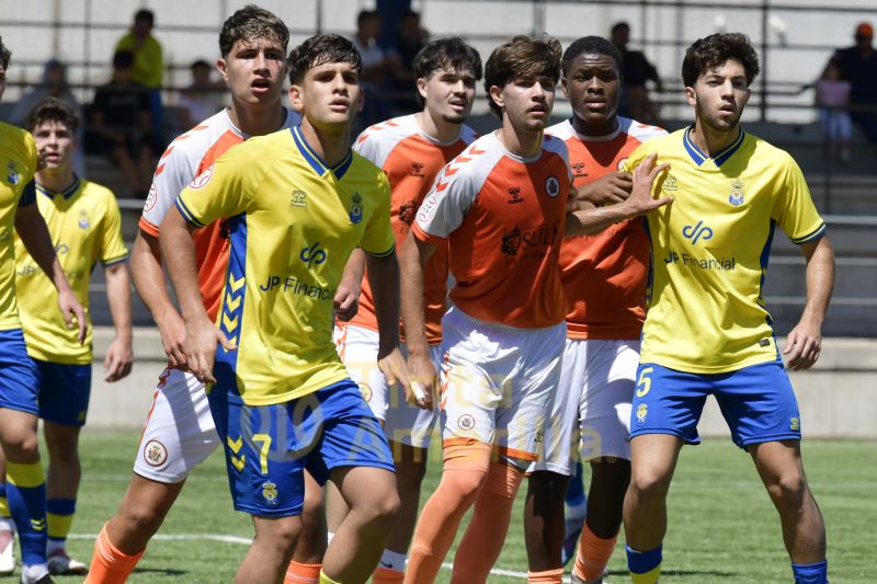 Fotos: El juvenil de la UD vence 2-0 y se aproxima un poco más a su objetivo
