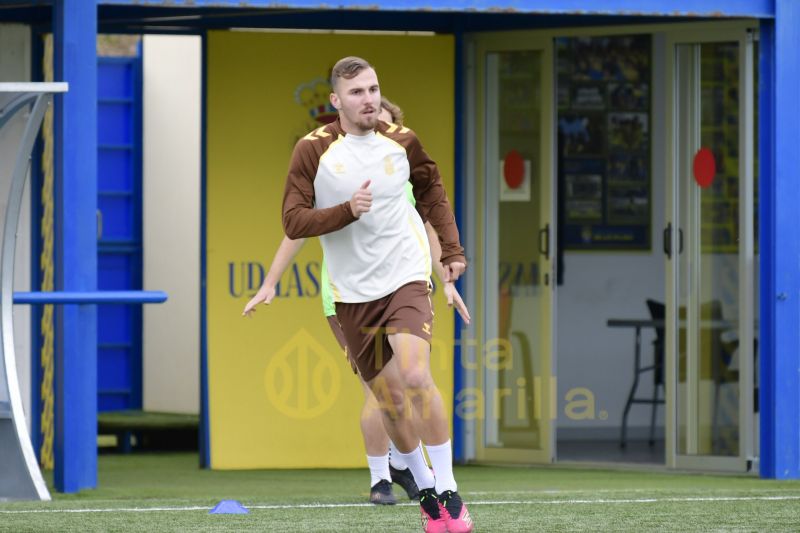 Fotos: El filial de la UD se prepara para una final auténtica