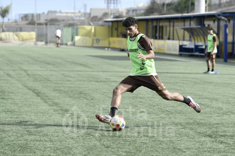 Fotos: Las Palmas C se prepara para un domingo acalorado