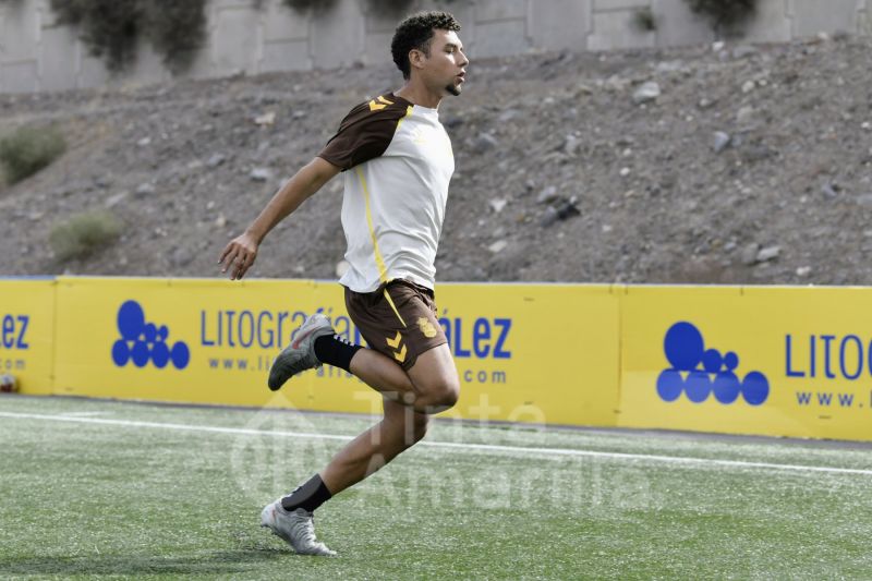 Fotos: Las Palmas C se prepara para un domingo acalorado