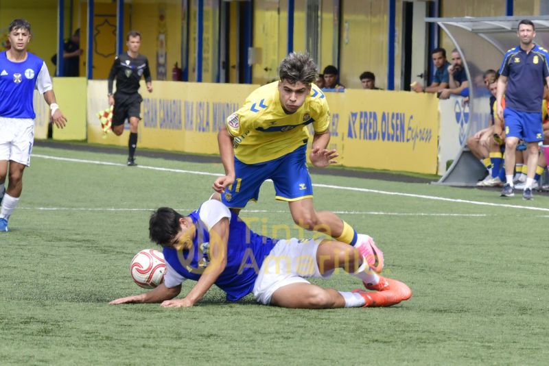 Fotos: Un gol de Jorge Cruz da el triunfo al juvenil de la UD Las Palmas (1-0)