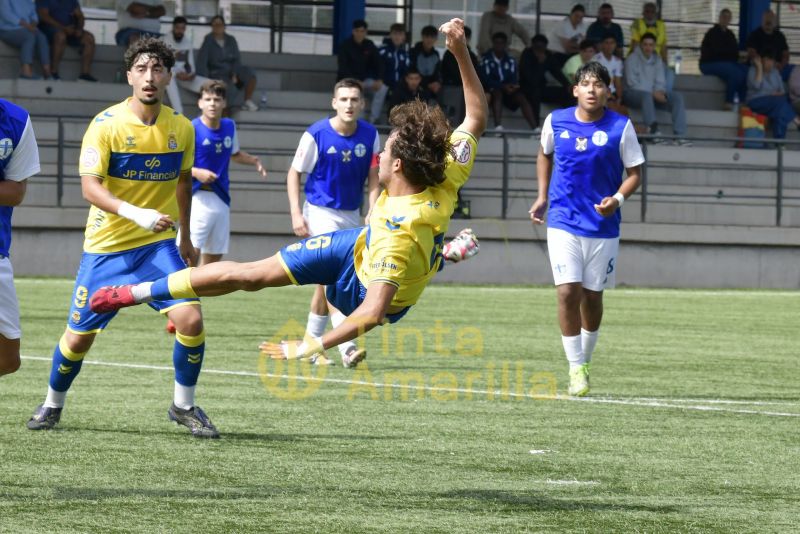Fotos: Un gol de Jorge Cruz da el triunfo al juvenil de la UD Las Palmas (1-0)