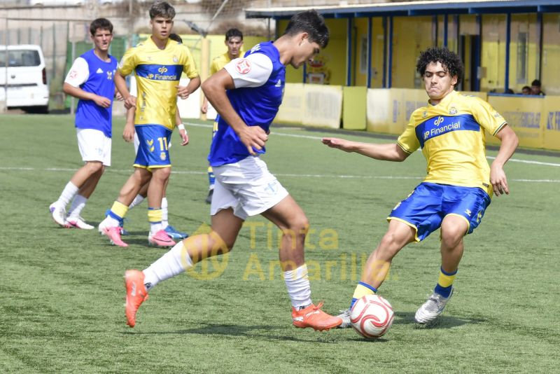 Fotos: Un gol de Jorge Cruz da el triunfo al juvenil de la UD Las Palmas (1-0)