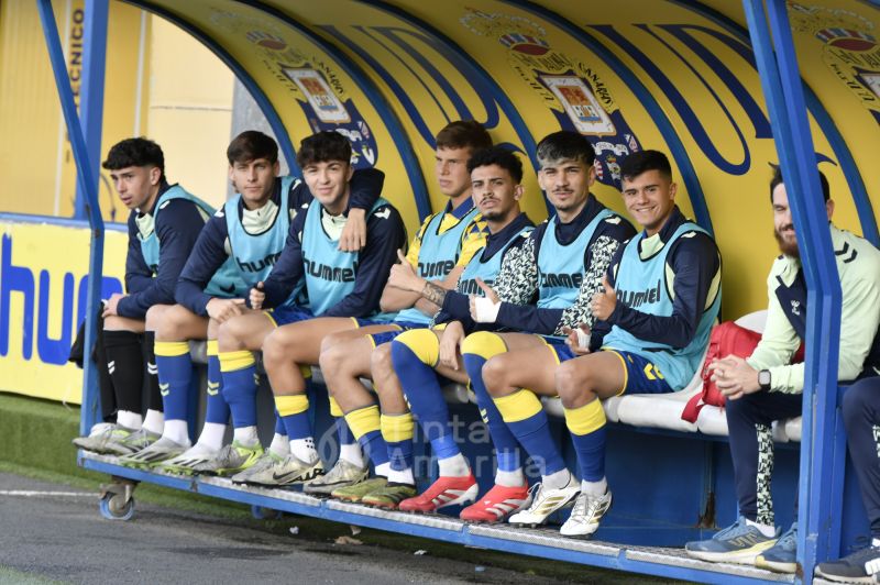 Fotos: Las Palmas C resuelve en media hora ante el Teror (4-0)