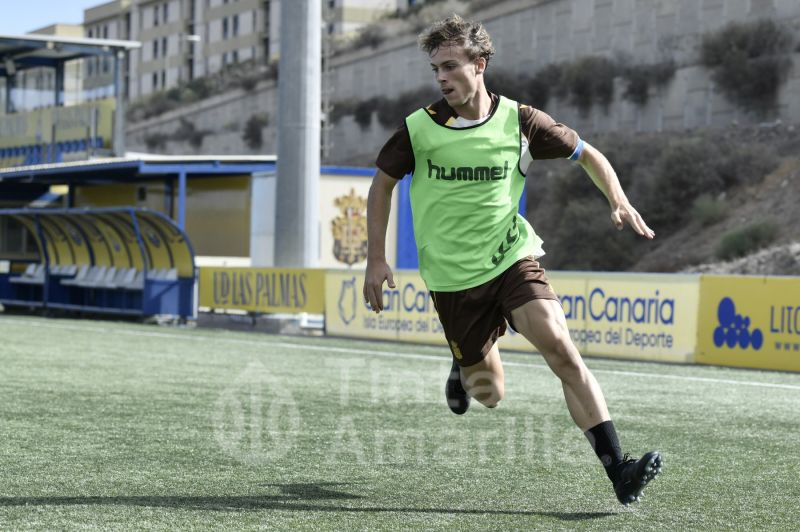 Fotos: Las Palmas C se prepara para un domingo acalorado