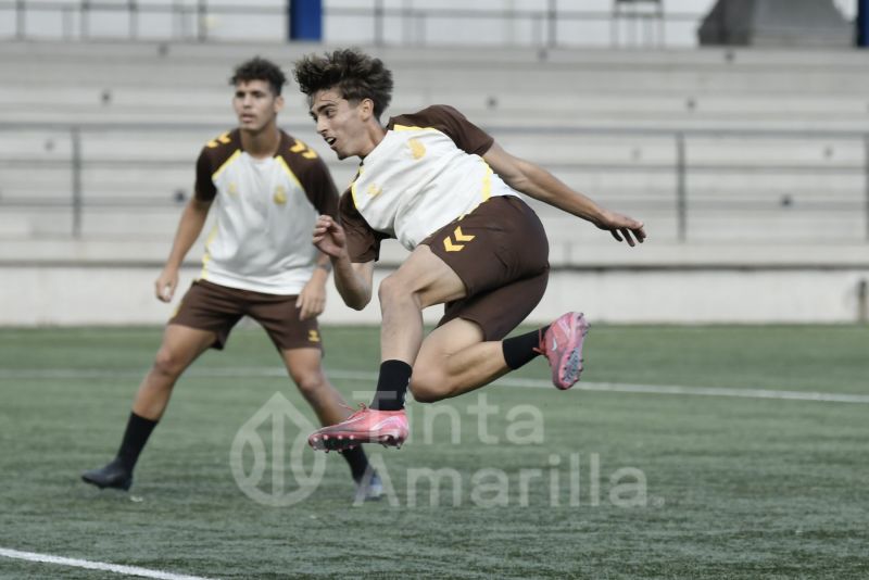 Fotos: Las Palmas C se prepara para un domingo acalorado