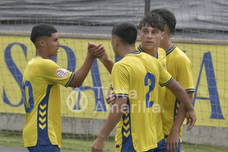 El juvenil de la UD vence y amplía a 5 puntos su renta sobre el Tenerife (3-0)