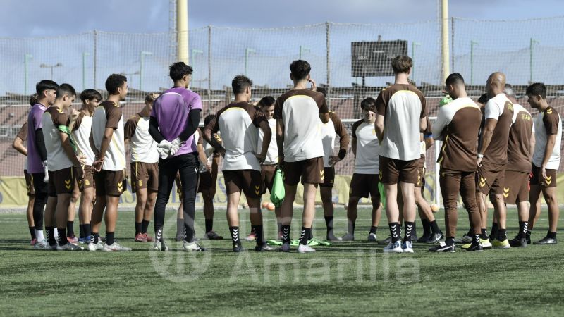 Fotos: Las Palmas C se prepara para un domingo acalorado