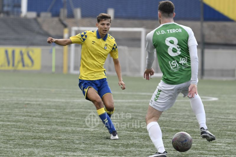 Fotos: Las Palmas C resuelve en media hora ante el Teror (4-0)