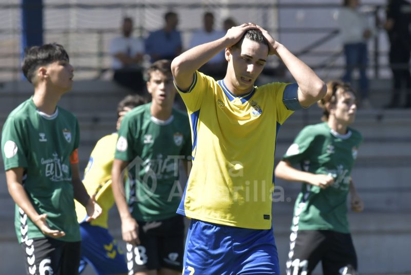 Fotos: El juvenil de la UD golea al Yaiza (4-0)