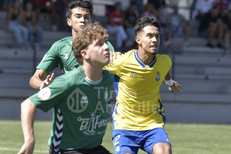 Fotos: El juvenil de la UD golea al Yaiza (4-0)