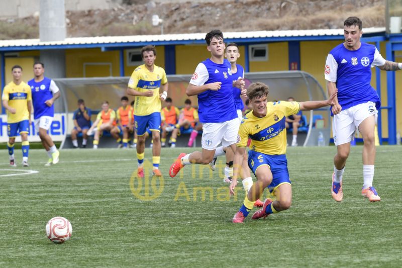 Fotos: Un gol de Jorge Cruz da el triunfo al juvenil de la UD Las Palmas (1-0)