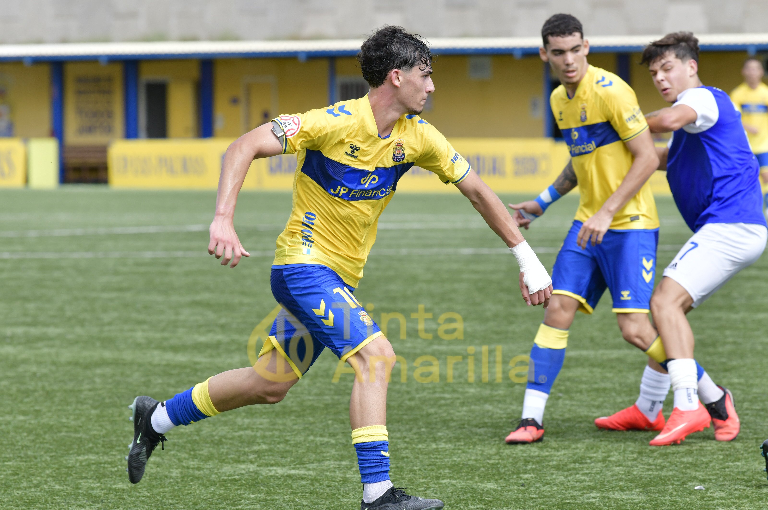 Fotos: Un gol de Jorge Cruz da el triunfo al juvenil de la UD Las Palmas (1-0)
