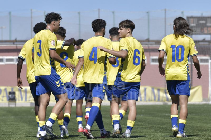 Fotos: El juvenil de la UD golea al Yaiza (4-0)