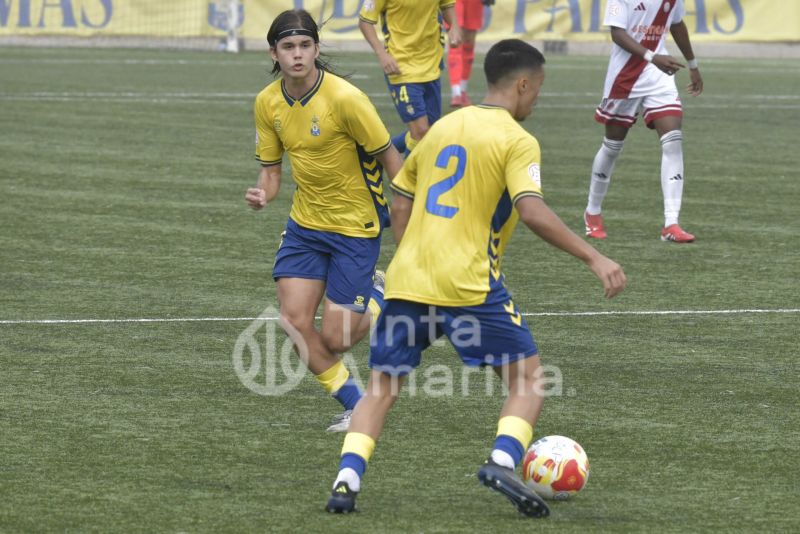 El juvenil de la UD vence y amplía a 5 puntos su renta sobre el Tenerife (3-0)