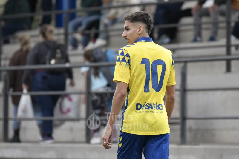 Fotos: Las Palmas C resuelve en media hora ante el Teror (4-0)