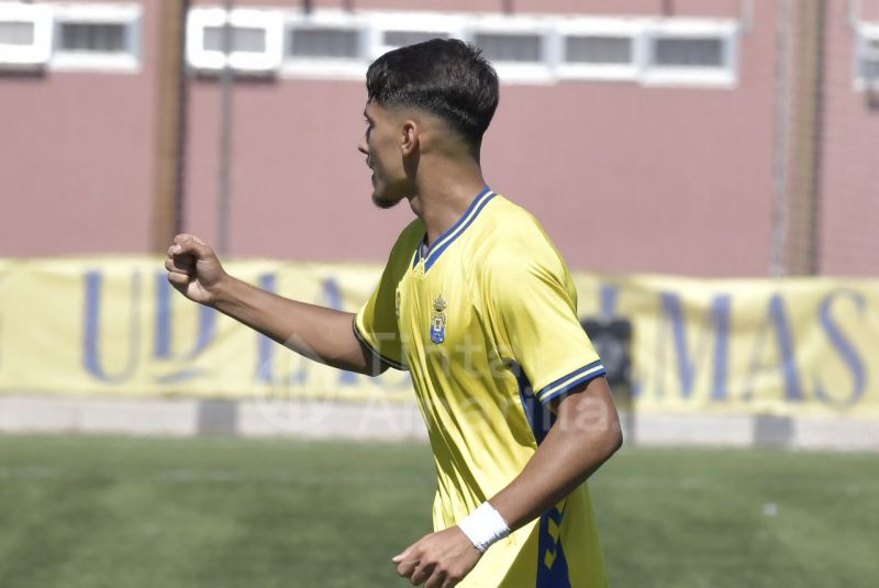 Fotos: El juvenil de la UD golea al Yaiza (4-0)