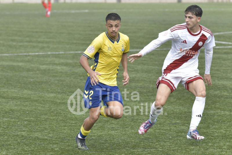 El juvenil de la UD vence y amplía a 5 puntos su renta sobre el Tenerife (3-0)
