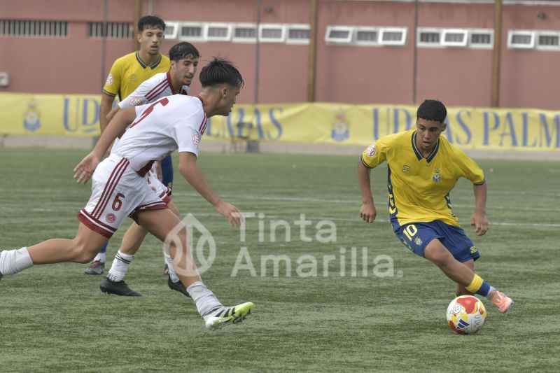 El juvenil de la UD vence y amplía a 5 puntos su renta sobre el Tenerife (3-0)