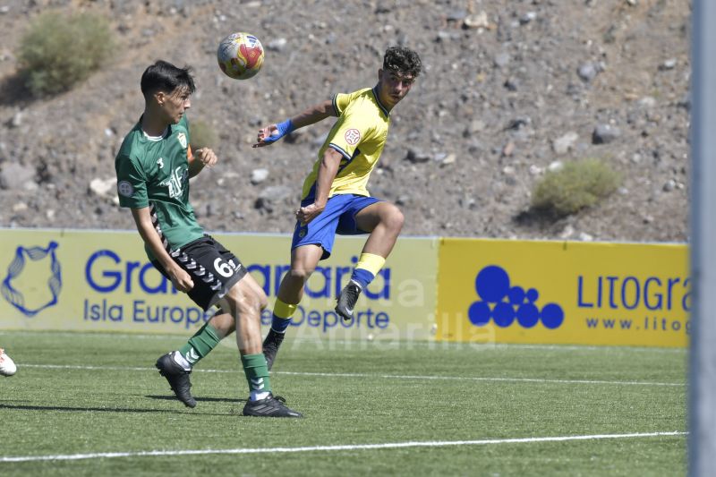 Fotos: El juvenil de la UD golea al Yaiza (4-0)